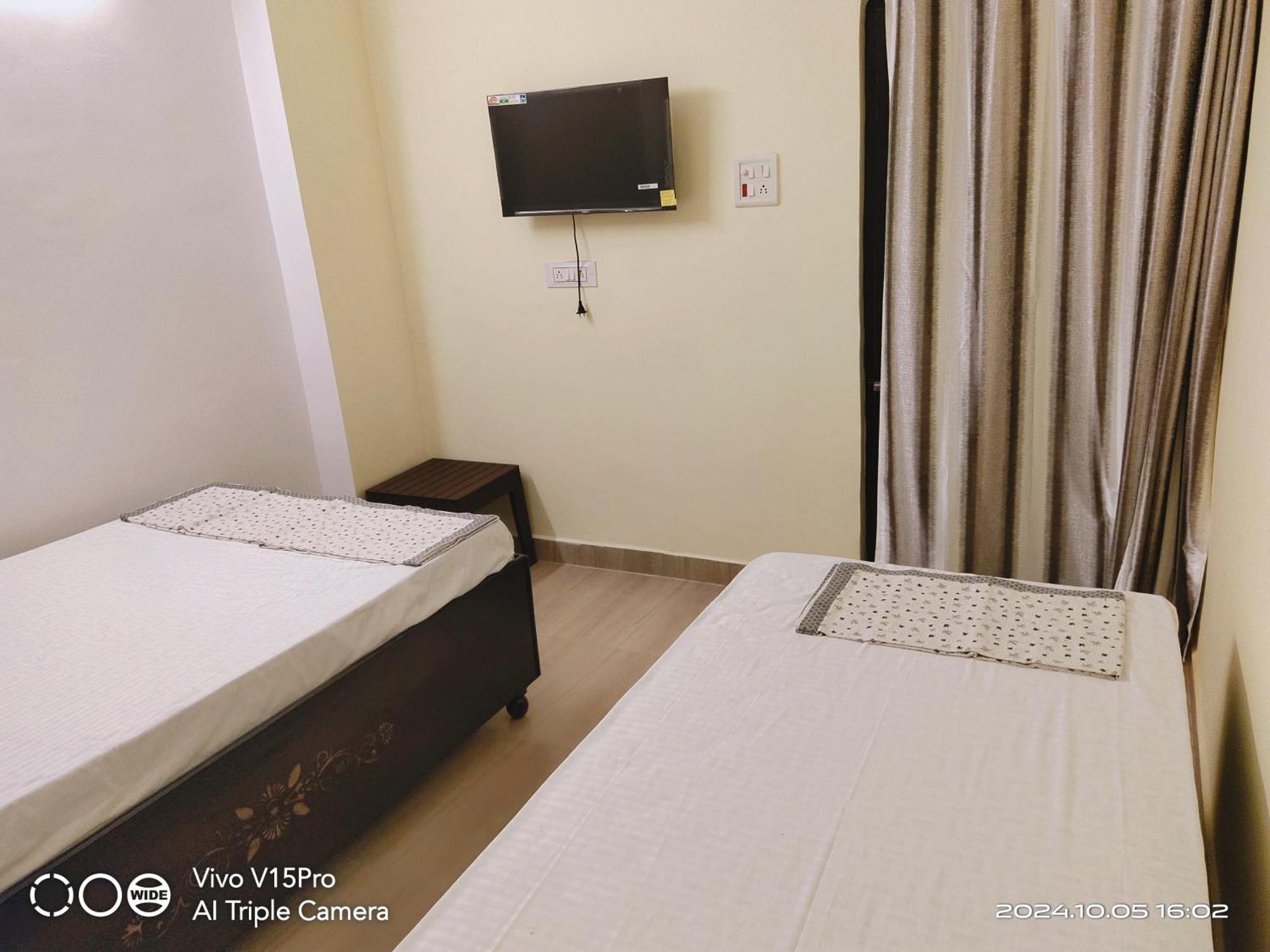Incredible Banaras Inn バラナシ エクステリア 写真