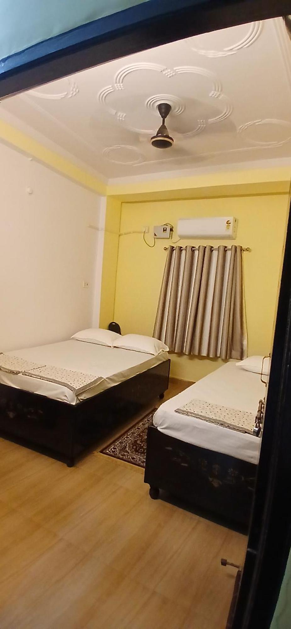 Incredible Banaras Inn バラナシ 部屋 写真