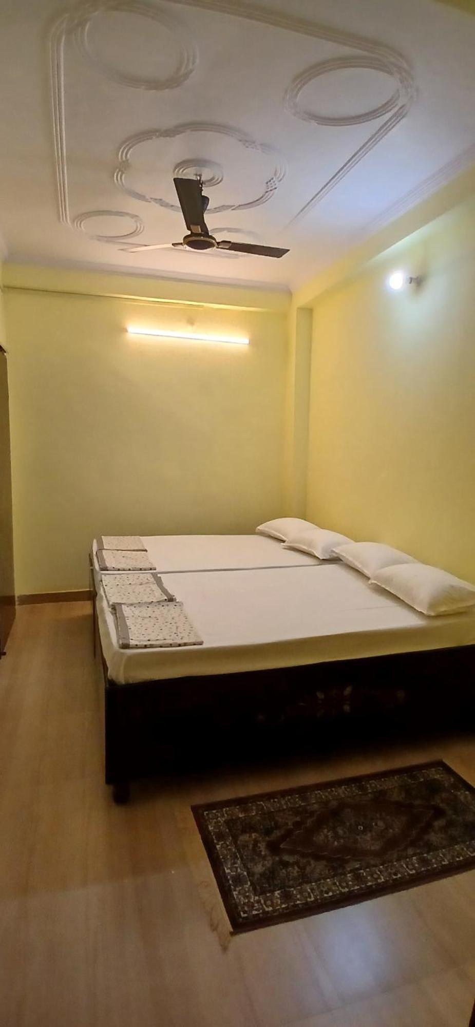 Incredible Banaras Inn バラナシ 部屋 写真