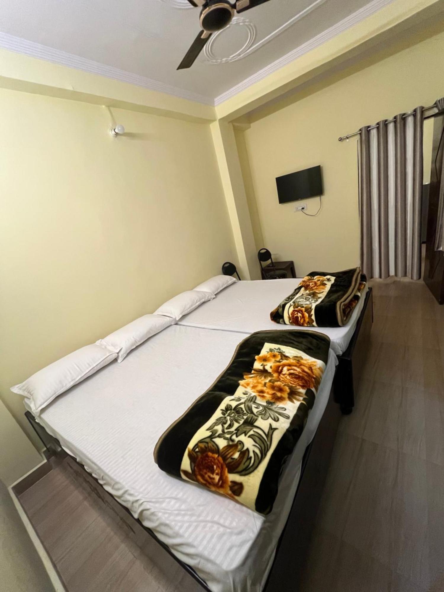 Incredible Banaras Inn バラナシ エクステリア 写真