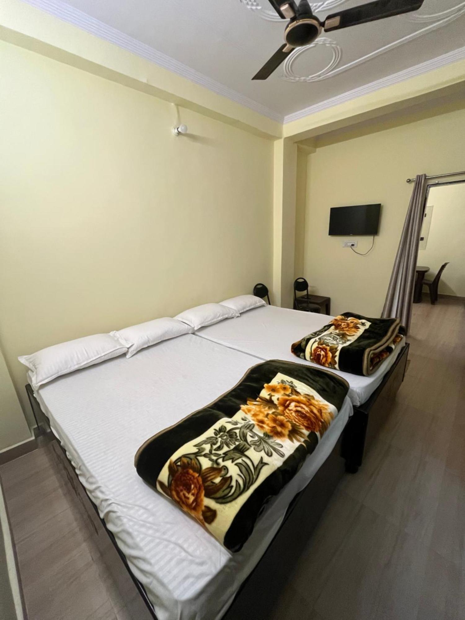 Incredible Banaras Inn バラナシ エクステリア 写真