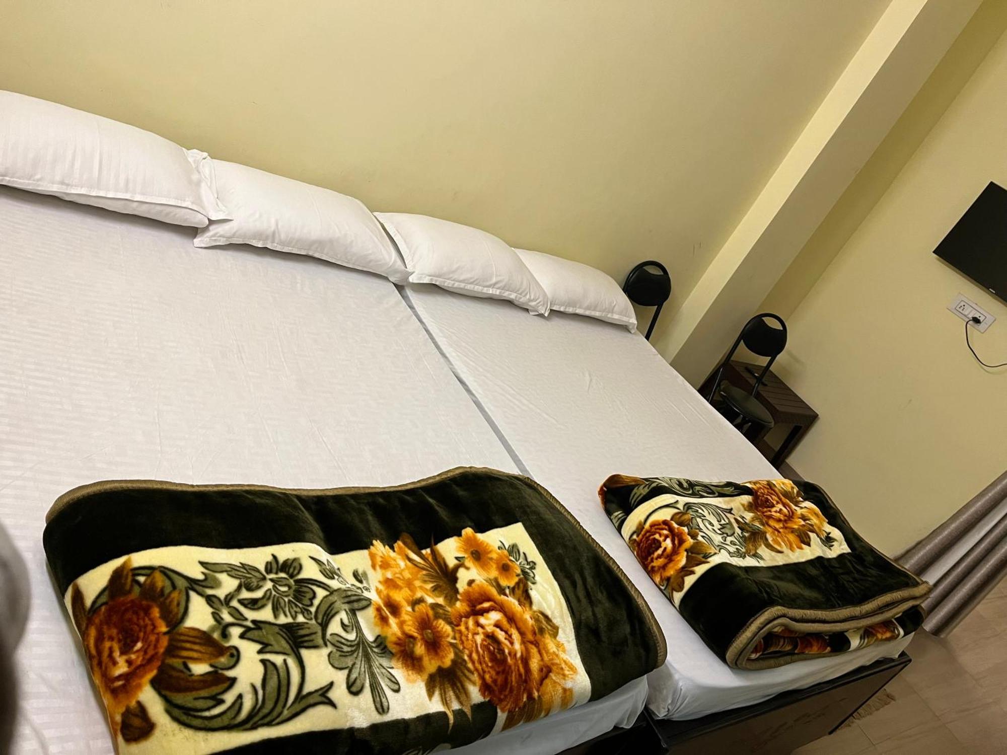 Incredible Banaras Inn バラナシ エクステリア 写真