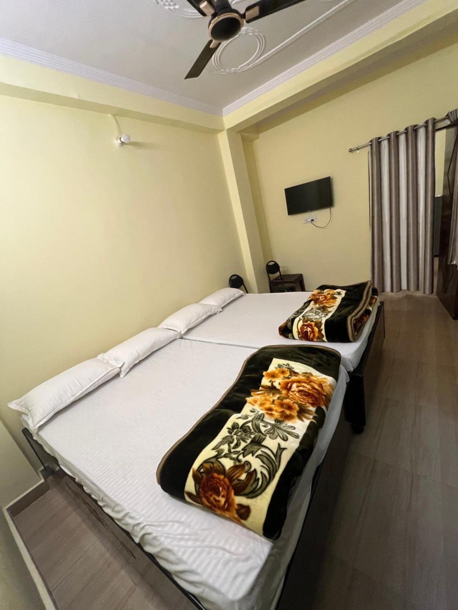 Incredible Banaras Inn バラナシ エクステリア 写真